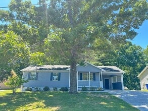 Building Photo - 3266 Somerset Dr SE