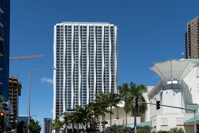 Building Photo - New Koula STUDIO