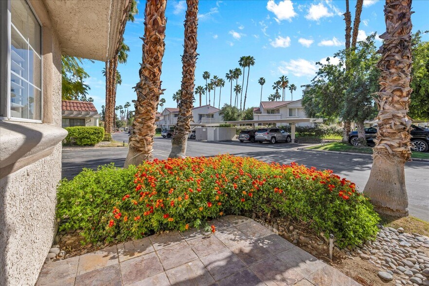 Building Photo - 2701 E Mesquite Ave