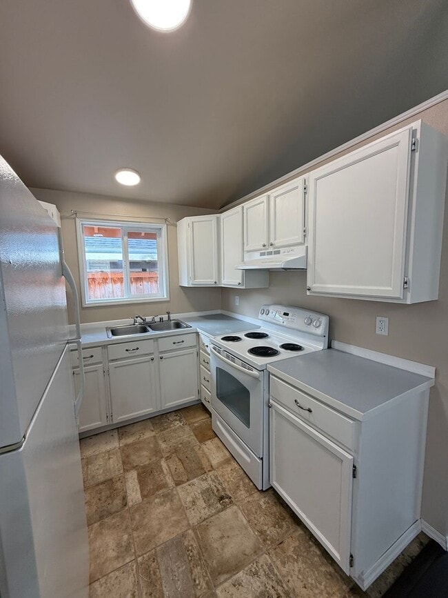 Building Photo - Charming Updated Cottage in the Heart of M...
