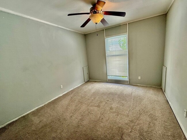 Building Photo - 1000 Heights Blvd