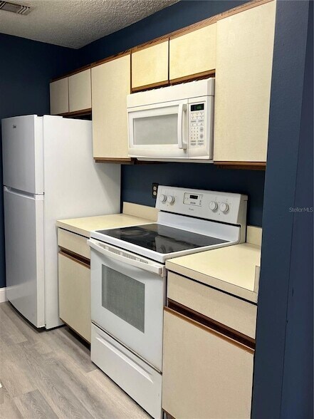 Building Photo - 537 Sun Ridge Pl