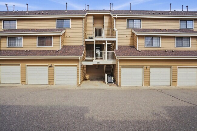 Building Photo - $1,945.95- 1 Bed, 1 Bath Updated Lofted Condo in Boulder with Central AC and In-Unit Laundry!