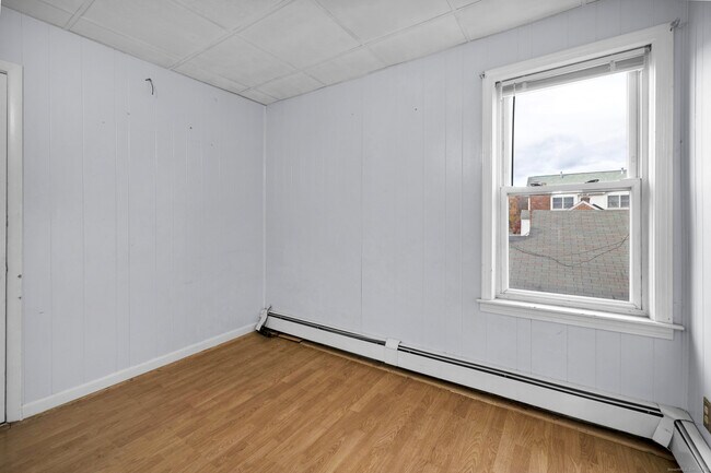 Building Photo - 223 Lawlor St