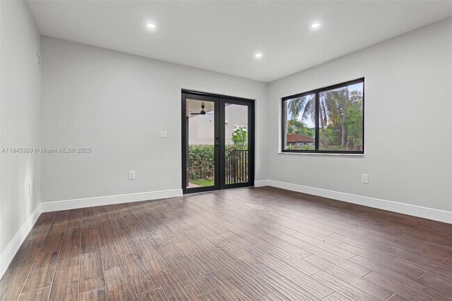 Building Photo - 1134 SW 12th Ct