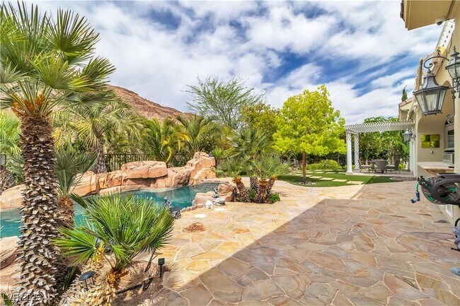 Building Photo - 2733 Red Arrow Dr