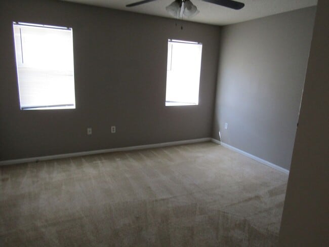 Building Photo - 1100 Pineland Ave