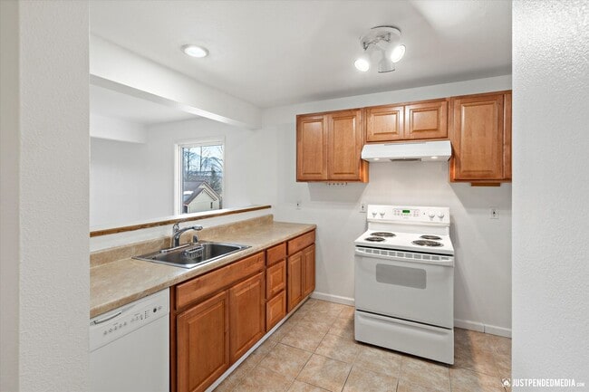 Building Photo - 2 Bed/ 2 Bath / Garage - Anchorage Condo!