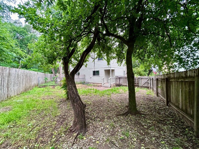 Building Photo - 1707 Waterloo Tr