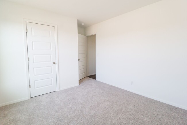 Building Photo - New Build 3 Bedroom Home Available For Immediate Move In!! Robninson Ranch