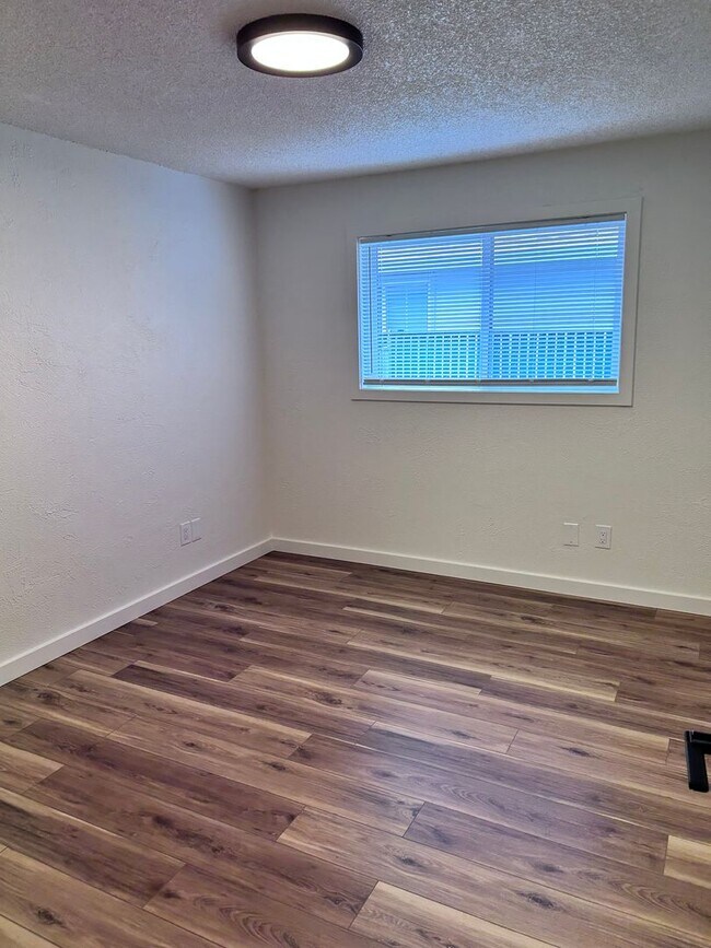 Building Photo - Single Level 4 bedroom in Heart of Vancouver