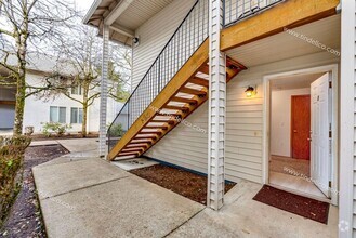 Building Photo - Spacious Pet-Friendly Ground Level Unit w/...