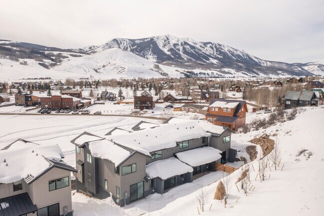 Building Photo - 85 Haverly St