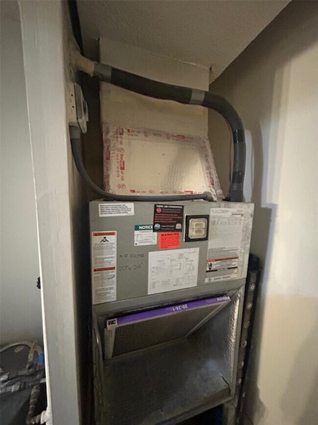 Building Photo - 3720 Inverrary Dr