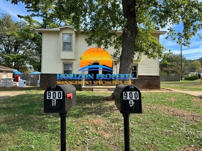 Primary Photo - 900 Stevens Ct NE