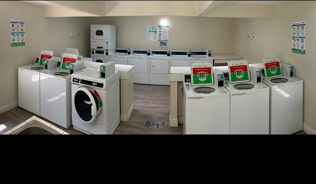 Laundry Facility - 700 Woodside Ln E