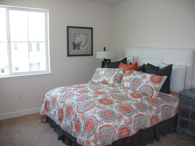 Building Photo - New Townhouse 3 bed 3.5 bath In South San ...