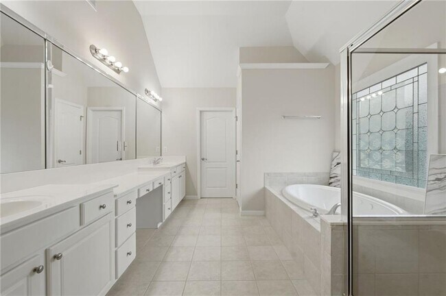 Building Photo - 3561 Carriage Glen Way