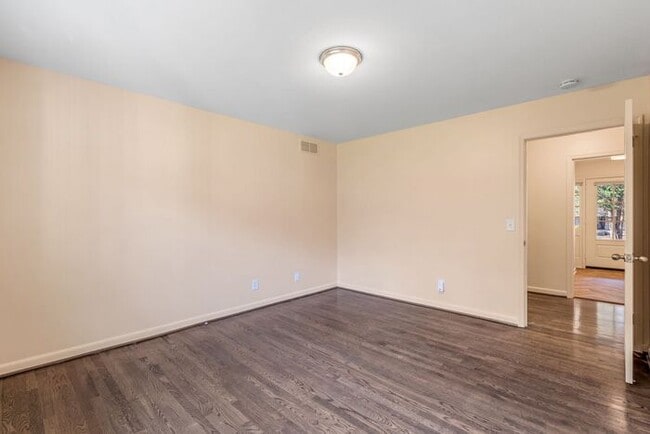 Building Photo - NW, Updated, Wood Floors, SS Appl., Den, D...