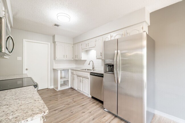 Building Photo - Beautiful 3 Bed 2 Bath Home for Rent in Fo...