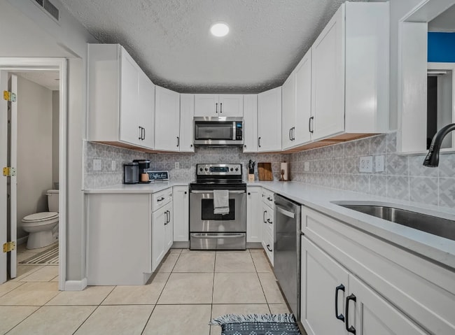 Building Photo - 301 Deerpoint Dr