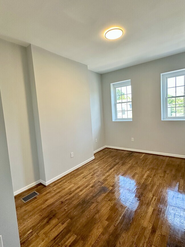 Building Photo - 2317 Venable St