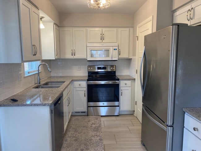 Building Photo - Cute Cape Cod in Forest Hills