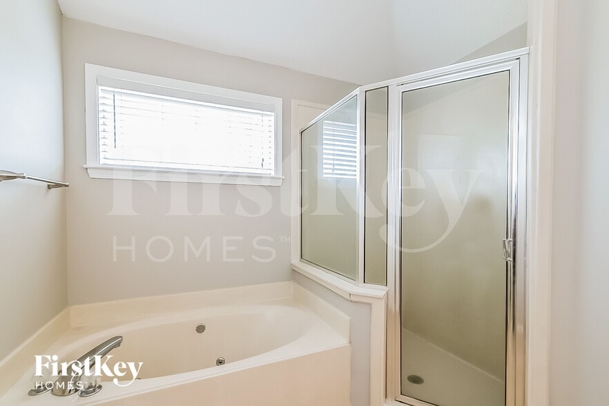 Building Photo - 8664 Forest Breeze Dr