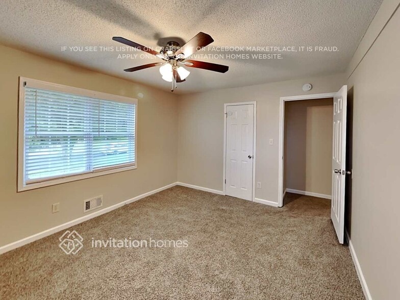 Building Photo - 5660 Tracy Dr SE