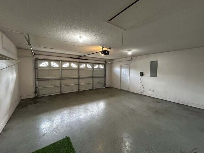 Building Photo - Home For Rent