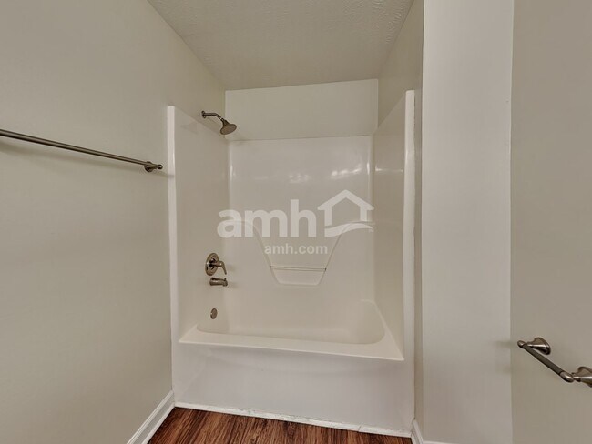 Building Photo - 626 Mable Dr