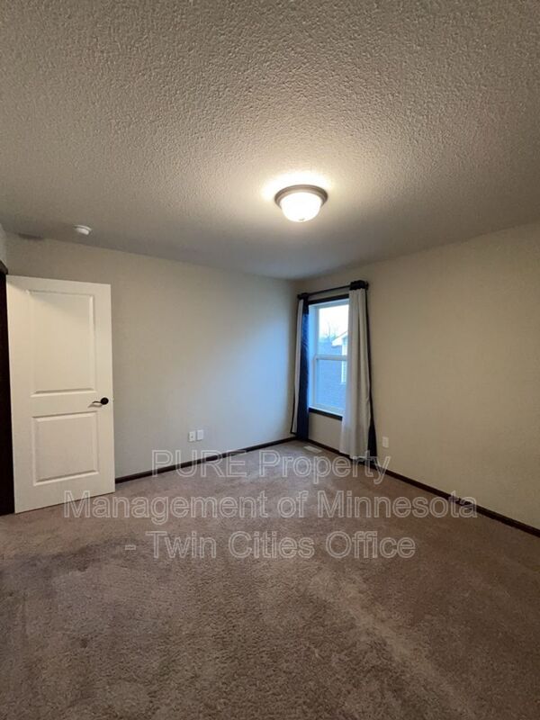 Building Photo - 1704 Basswood Ct