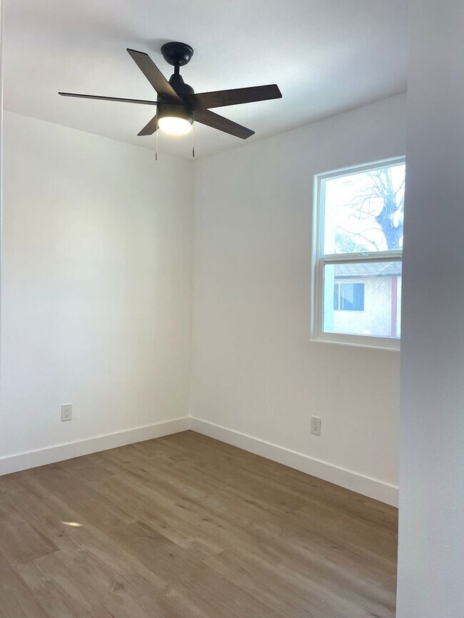 Building Photo - 473