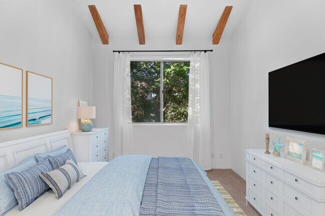 Building Photo - 631 3rd St