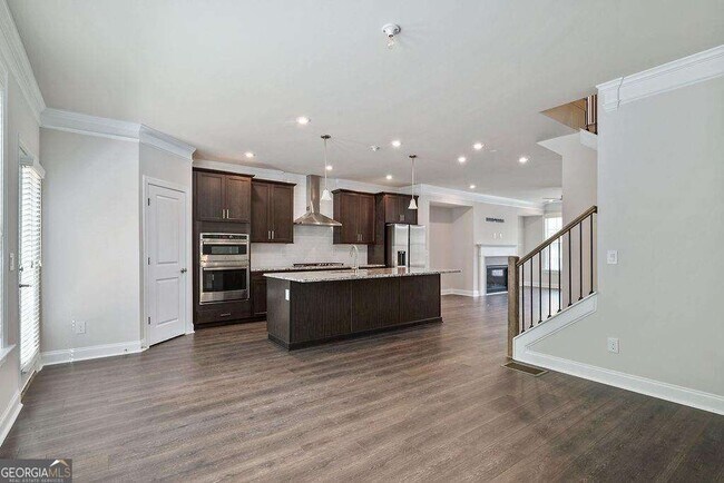 Building Photo - 1395 Harris Way S