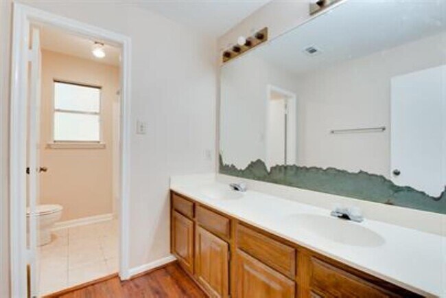Building Photo - 15114 Mira Vista Dr
