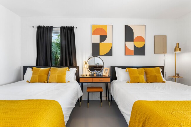 Building Photo - Hilltop Hideaway