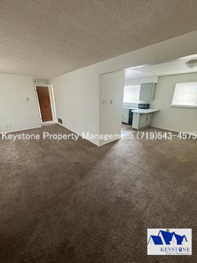 Building Photo - Lower Level Belmont 4-plex Apartment with ...