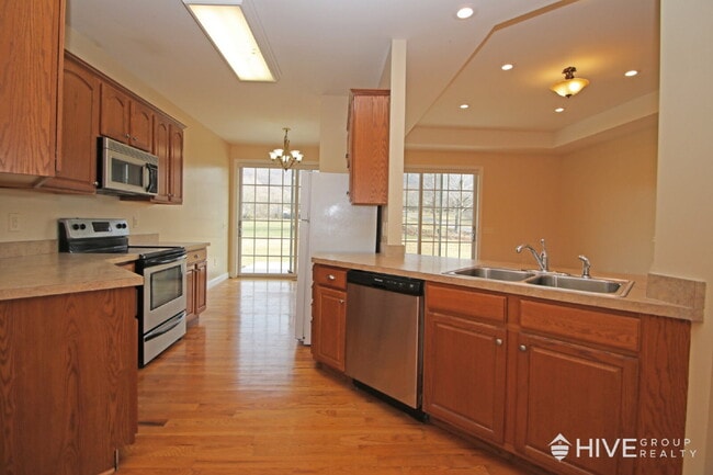 Building Photo - Peaceful One-Level Living with Mountain Views