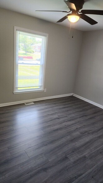 Building Photo - 303a Alice Dr