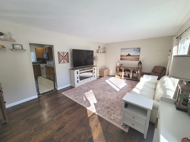 Building Photo - 273 Forge Village Rd