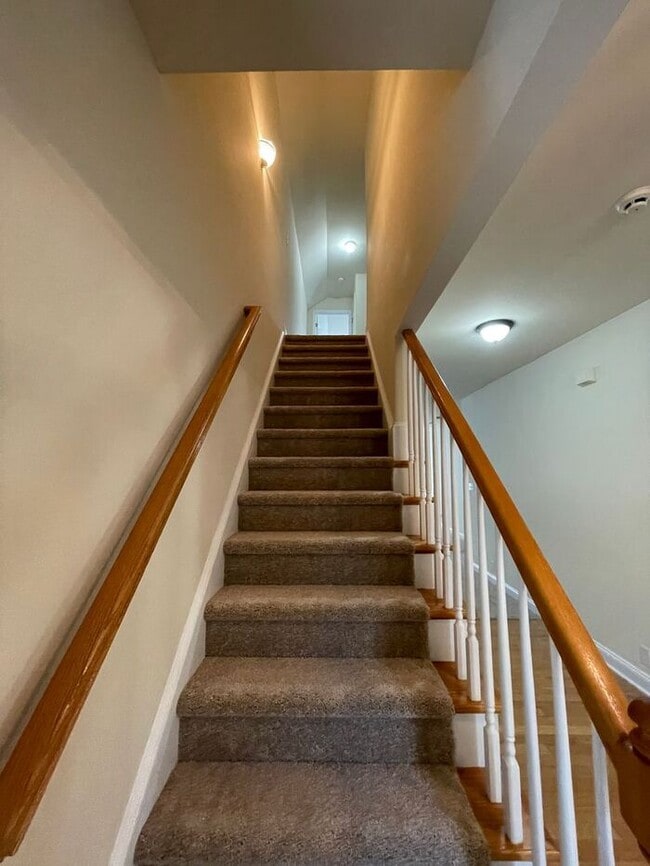 Building Photo - Lovely home in Pineville!