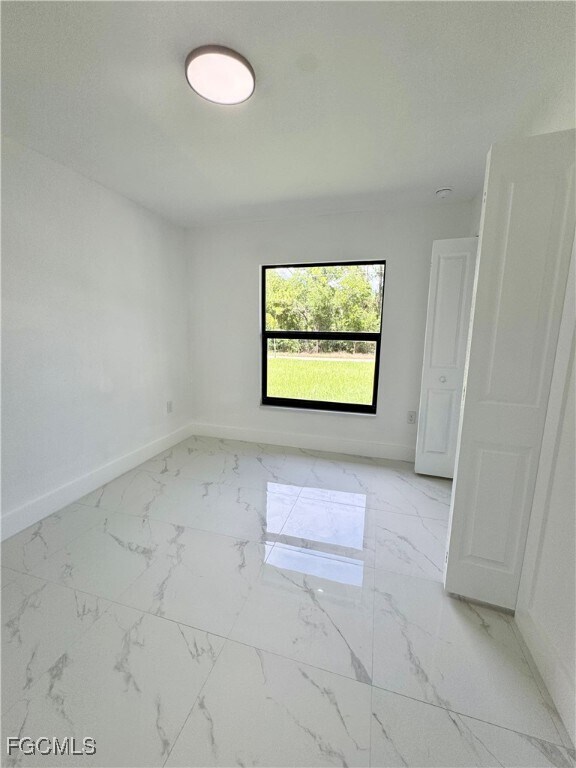 Building Photo - 670 Chemstrand St E