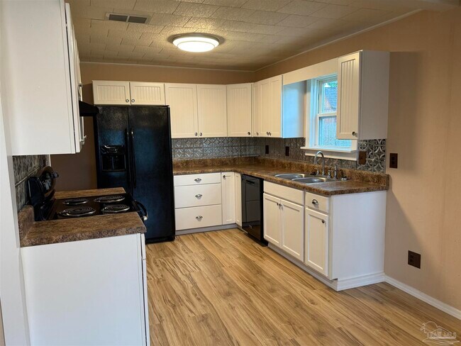 Building Photo - 1310 El Dorado Dr