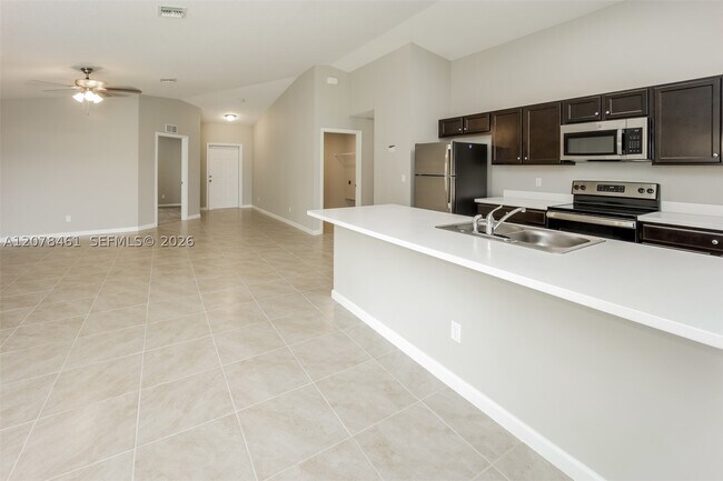 Building Photo - 643 SW Sail Terrace