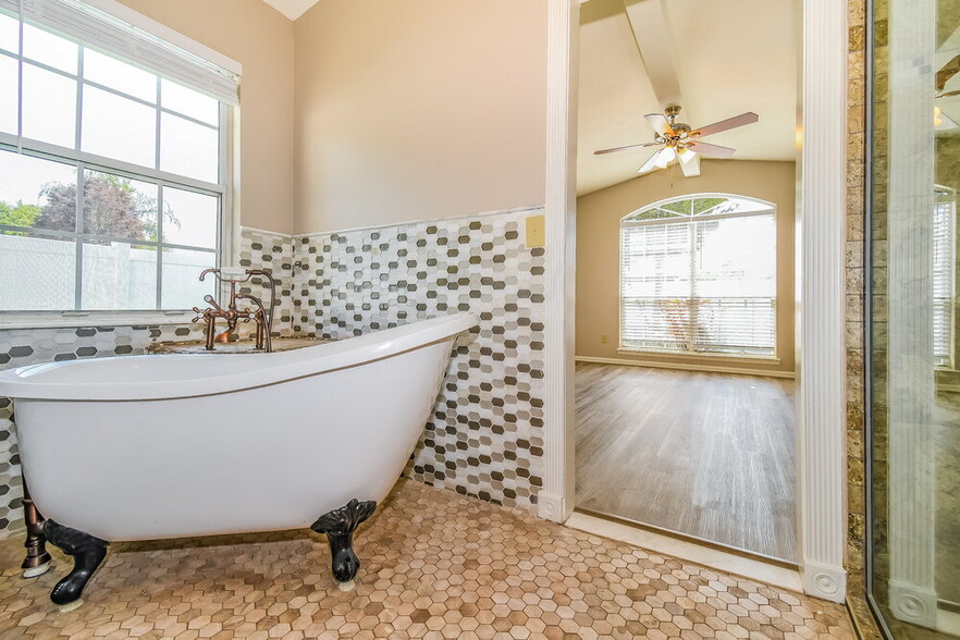 Building Photo - 3087 Golden Pond Blvd