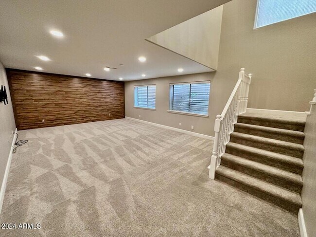 Building Photo - 5228 E Bluefield Ave