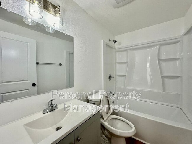 Building Photo - 4325 E 17th St