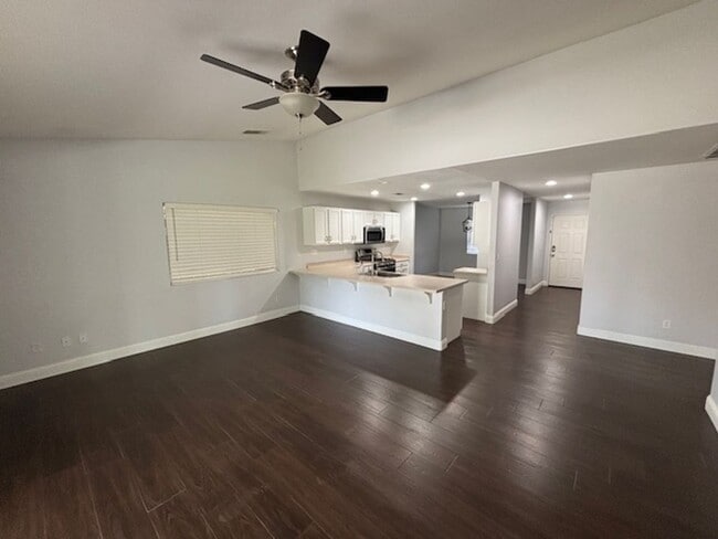Building Photo - Clean 3 Bedroom / 2 Bathroom Home in Rosed...