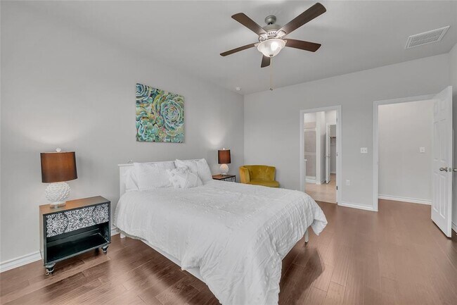 Building Photo - 11721 Coyote Call Way